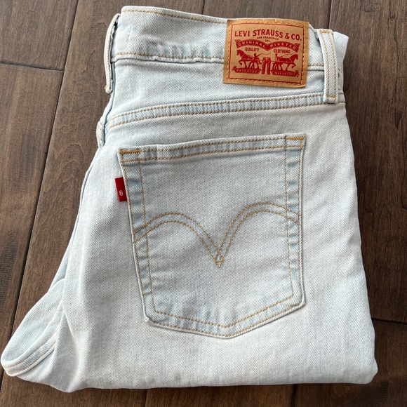 Levi’s Wedgie Straight Leg (Light Blue Denim) - Picture 1 of 6